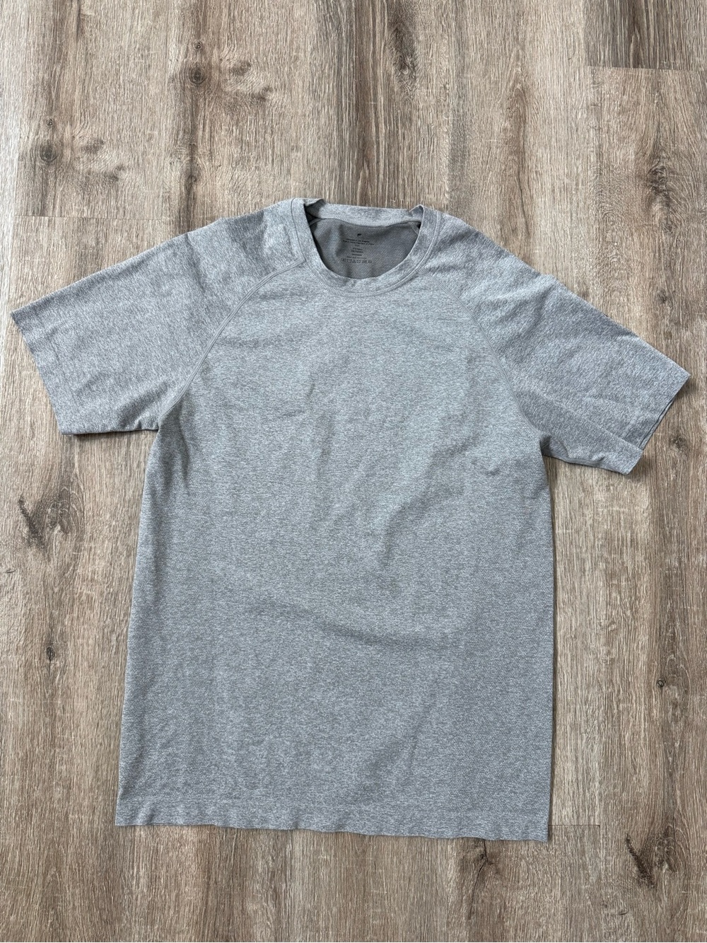 Fabletics Men's Light Heather Gray Short Sleeve Crew
